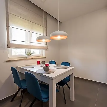 Dali 4* זאדאר
